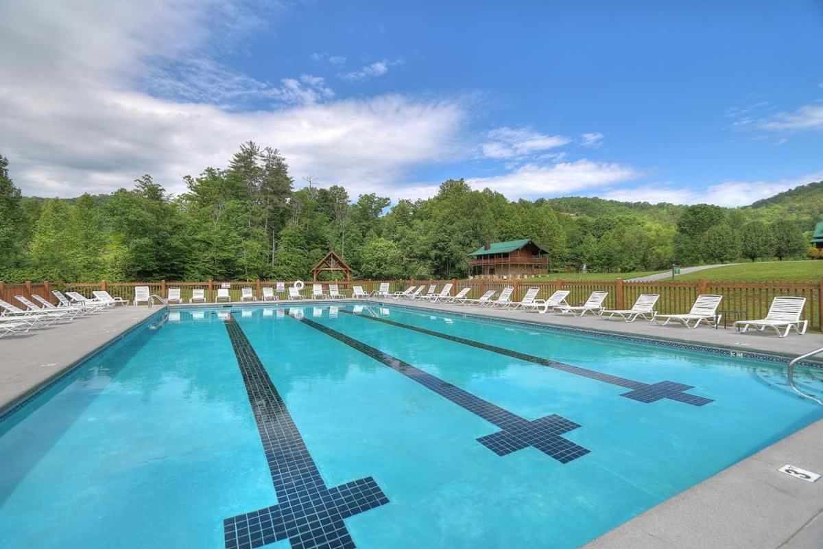 Beautiful View! Log Cabin,Fireplace,Hot Tub,Arcade,Pool,Fishing Sevierville Bagian luar foto