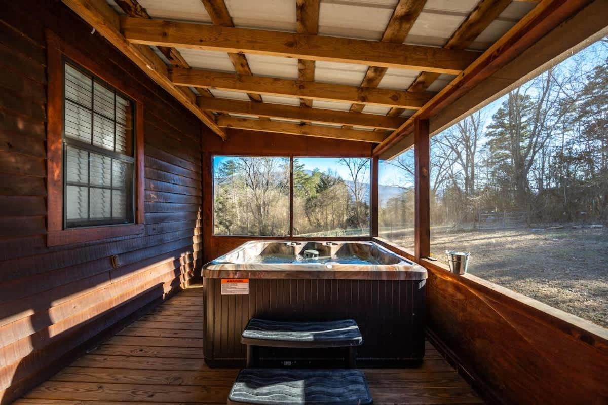 Beautiful View! Log Cabin,Fireplace,Hot Tub,Arcade,Pool,Fishing Sevierville Bagian luar foto