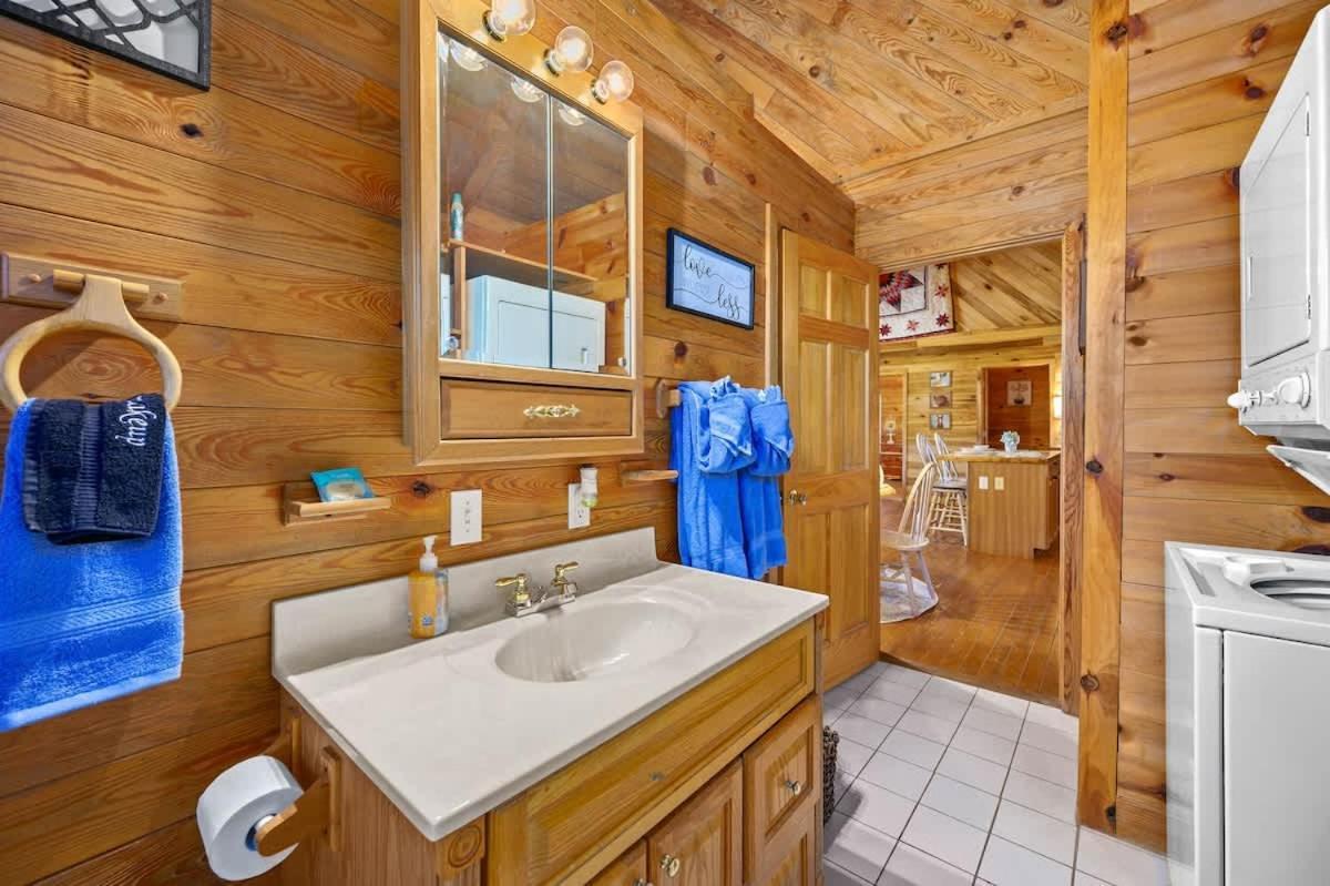 Beautiful View! Log Cabin,Fireplace,Hot Tub,Arcade,Pool,Fishing Sevierville Bagian luar foto