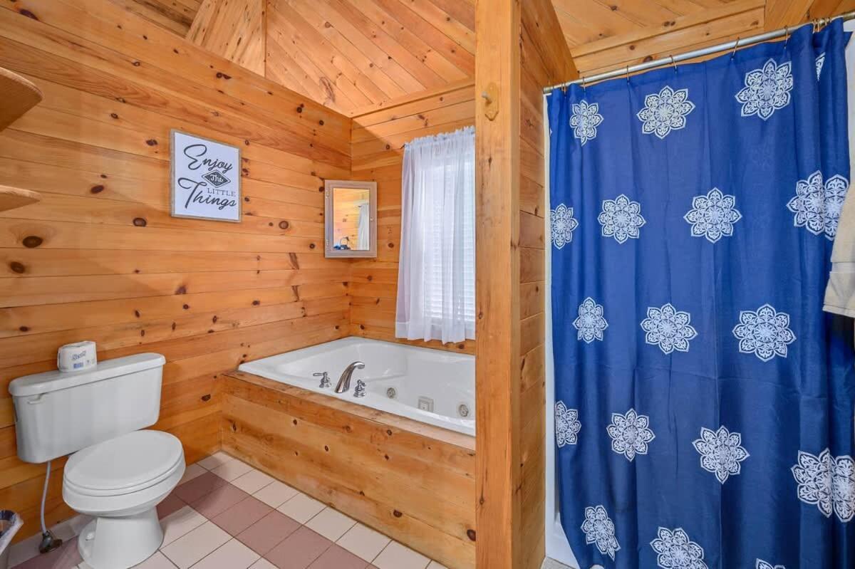 Beautiful View! Log Cabin,Fireplace,Hot Tub,Arcade,Pool,Fishing Sevierville Bagian luar foto
