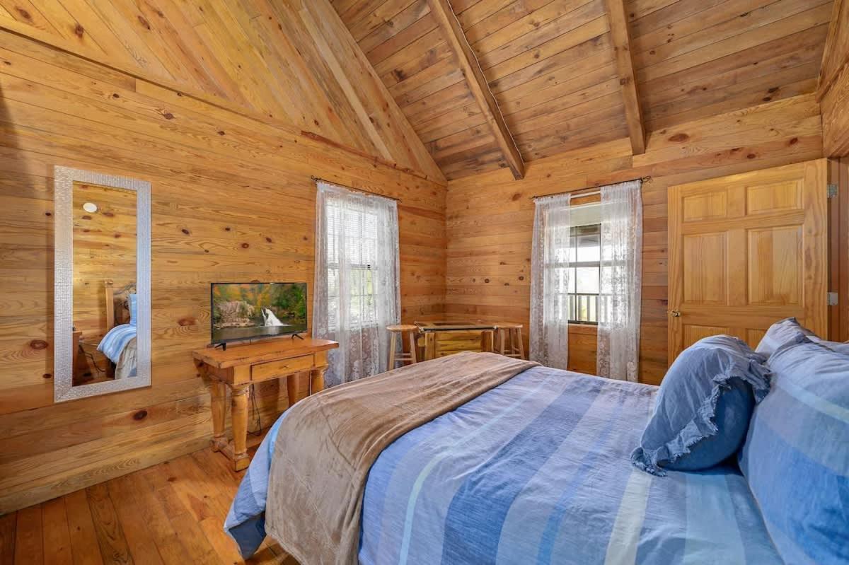 Beautiful View! Log Cabin,Fireplace,Hot Tub,Arcade,Pool,Fishing Sevierville Bagian luar foto
