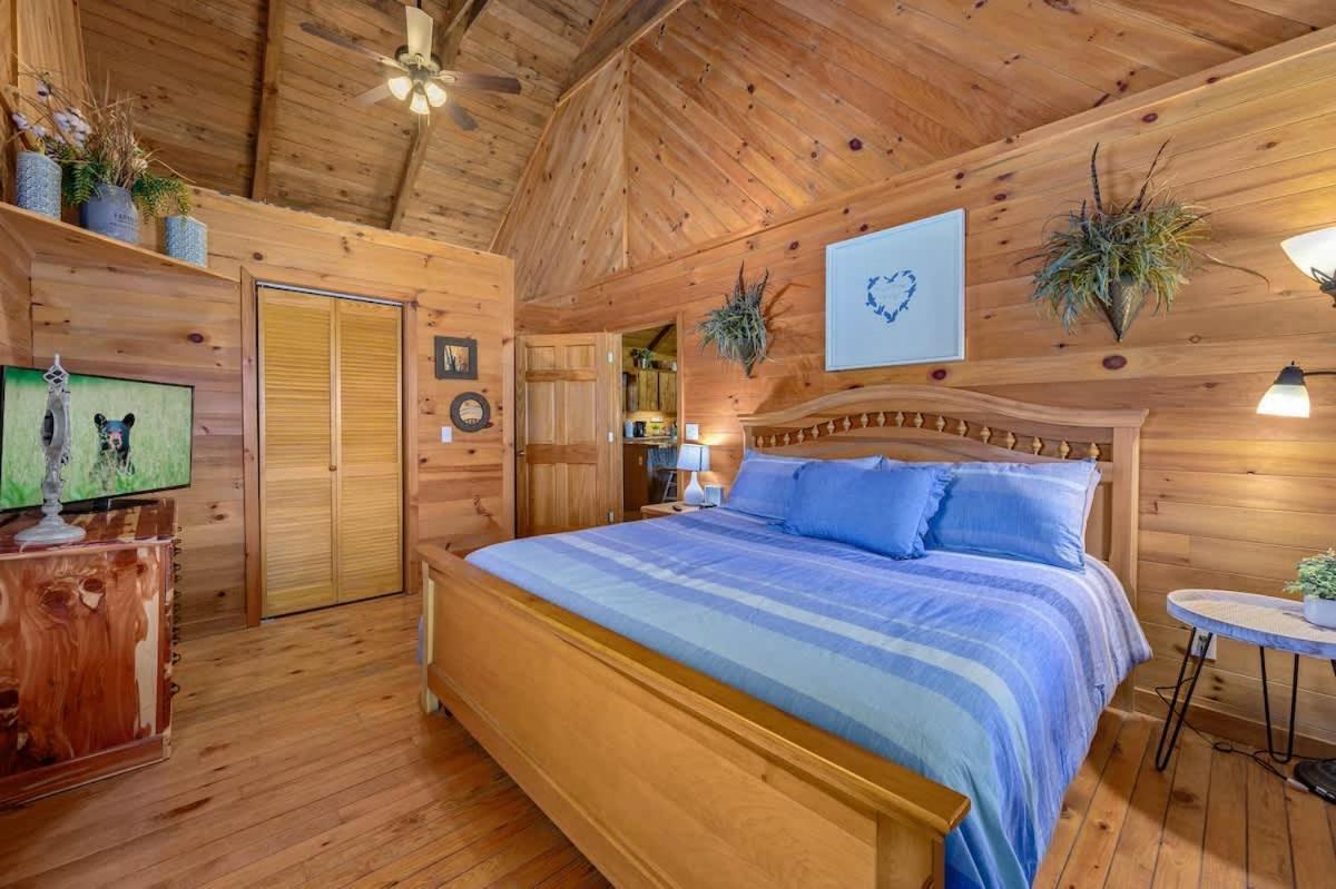 Beautiful View! Log Cabin,Fireplace,Hot Tub,Arcade,Pool,Fishing Sevierville Bagian luar foto