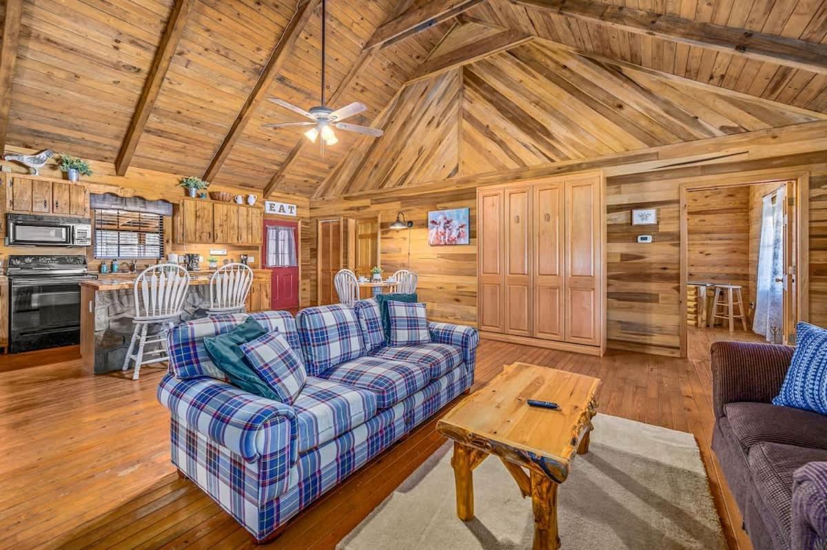Beautiful View! Log Cabin,Fireplace,Hot Tub,Arcade,Pool,Fishing Sevierville Bagian luar foto
