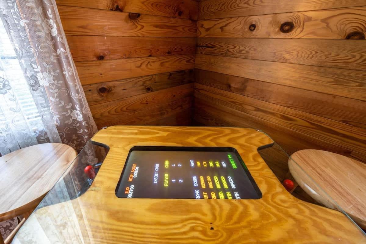 Beautiful View! Log Cabin,Fireplace,Hot Tub,Arcade,Pool,Fishing Sevierville Bagian luar foto