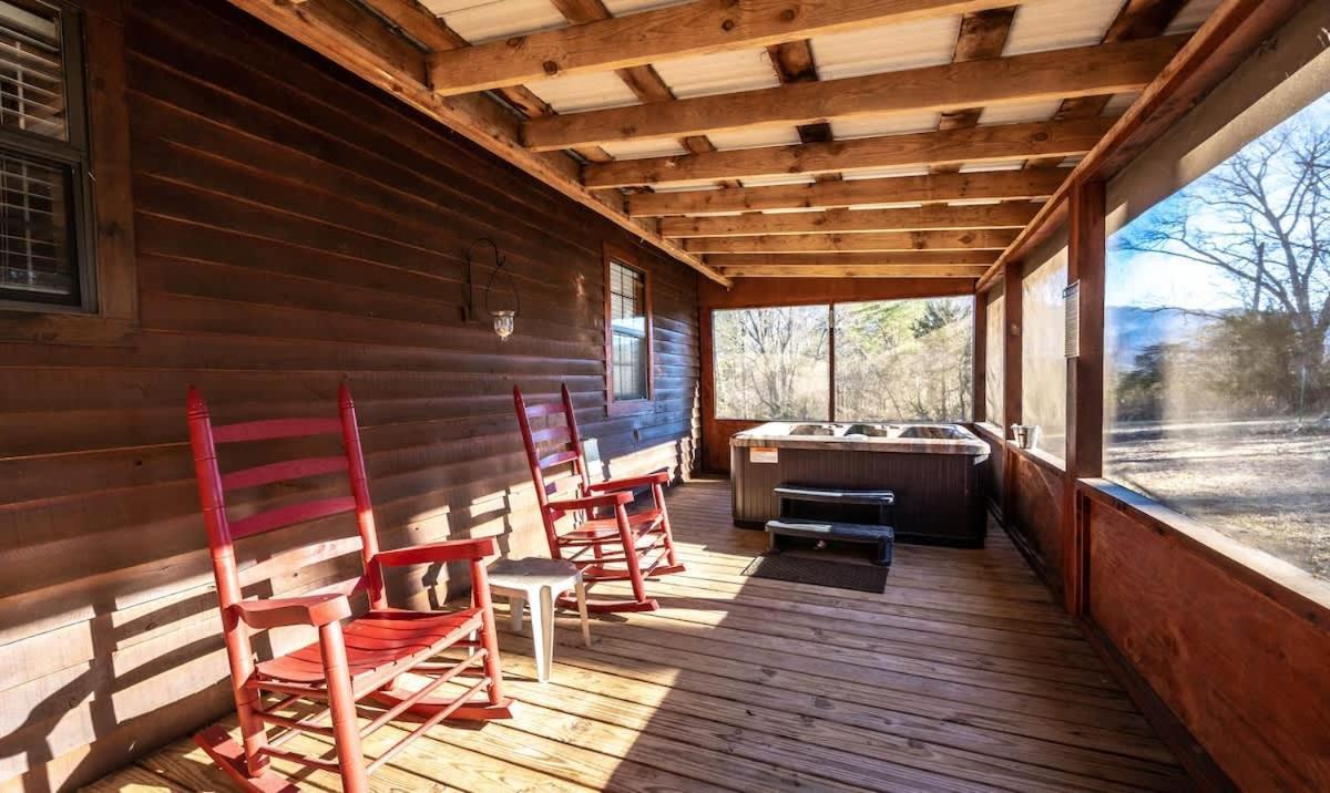 Beautiful View! Log Cabin,Fireplace,Hot Tub,Arcade,Pool,Fishing Sevierville Bagian luar foto