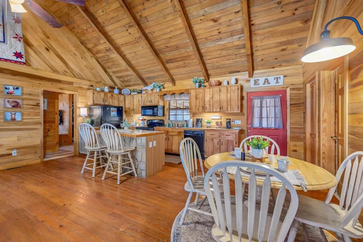Beautiful View! Log Cabin,Fireplace,Hot Tub,Arcade,Pool,Fishing Sevierville Bagian luar foto