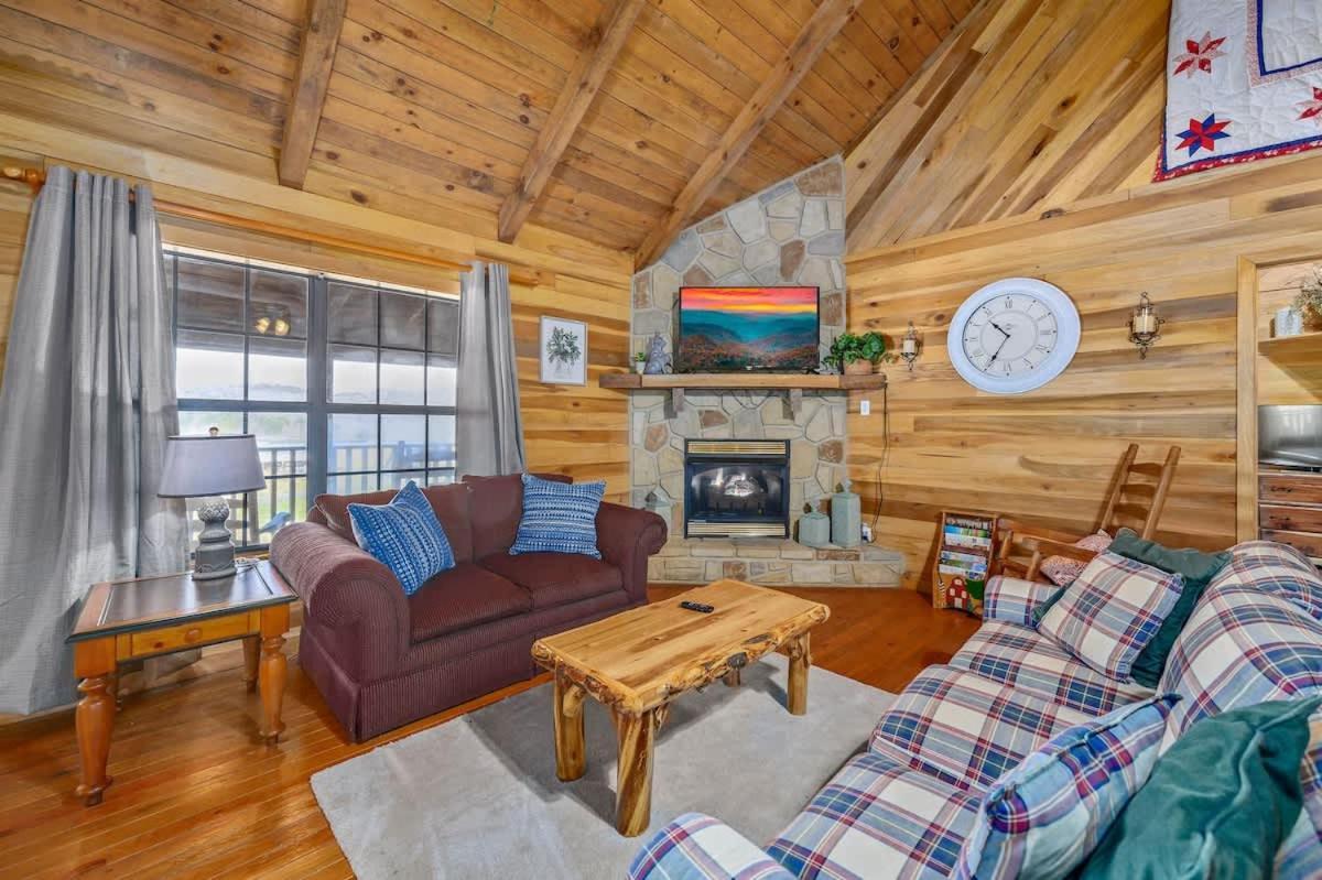 Beautiful View! Log Cabin,Fireplace,Hot Tub,Arcade,Pool,Fishing Sevierville Bagian luar foto